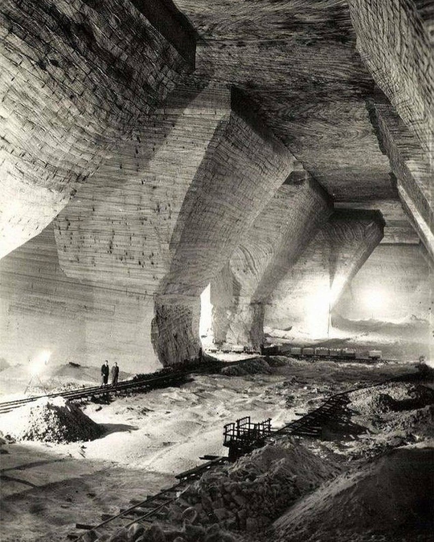 Таємниці coляної шахти: Румунія 1940-х років