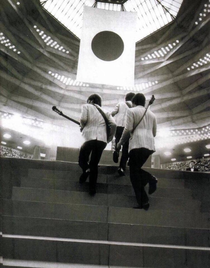 The Beatles виходить на сцену, 1966 рік