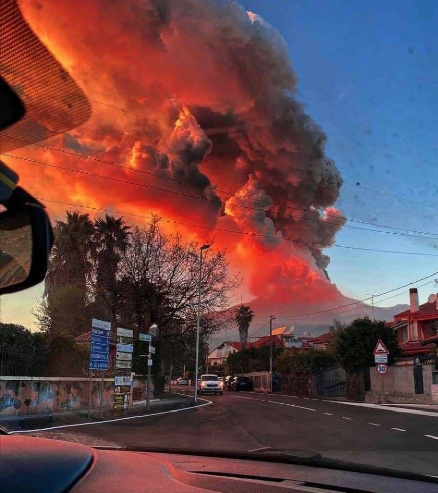 Виверження вулкана Етна. Італія, лютий 2021 року