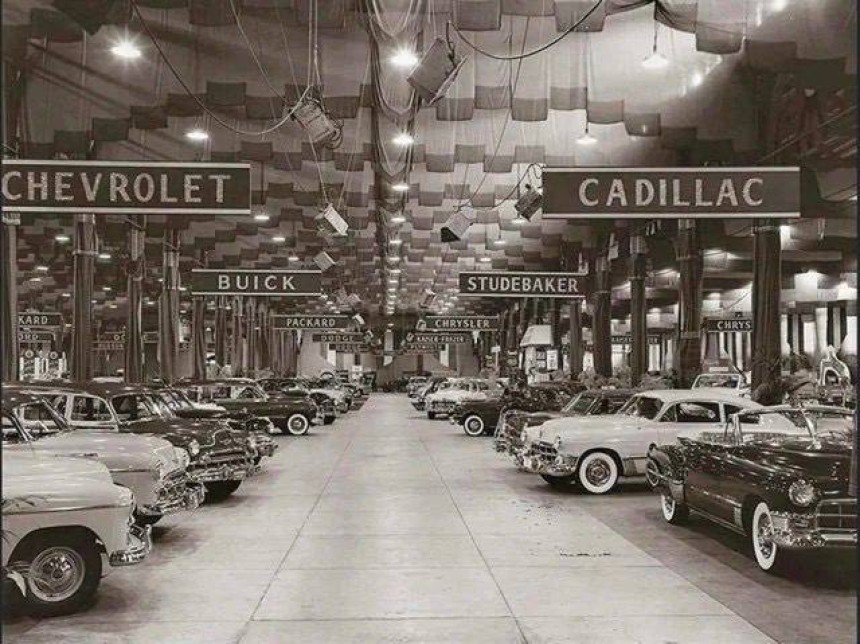 Автомобільна виставка у Філадельфії. США. 1949 рік.