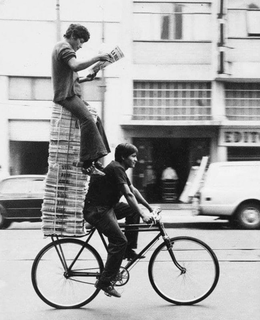 Рознощики газет у Мехіко, 1977 рік.