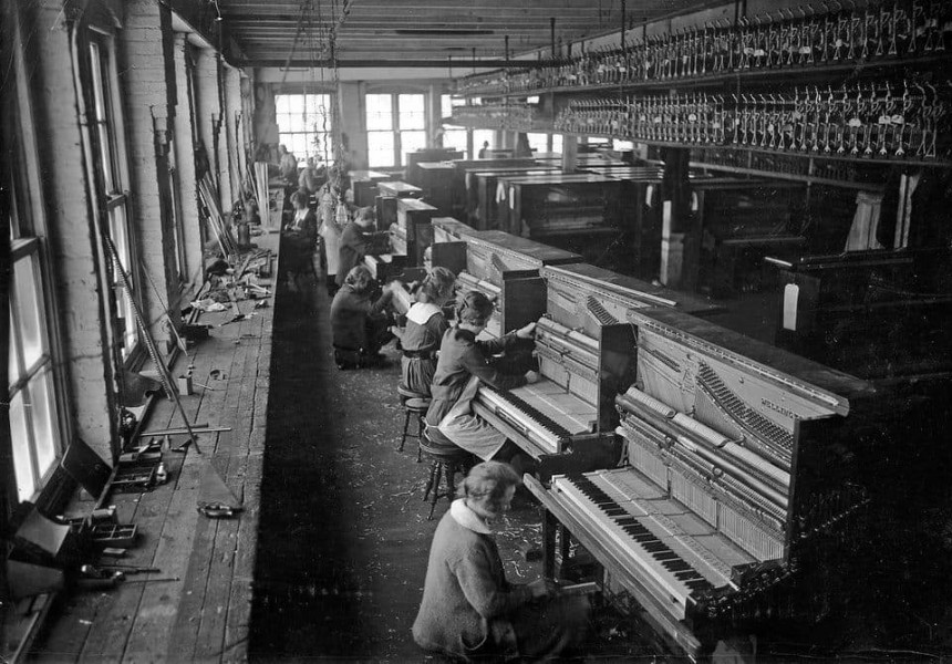 1918: Розквіт та історія фабрики піаніно у Сент-Чальзі