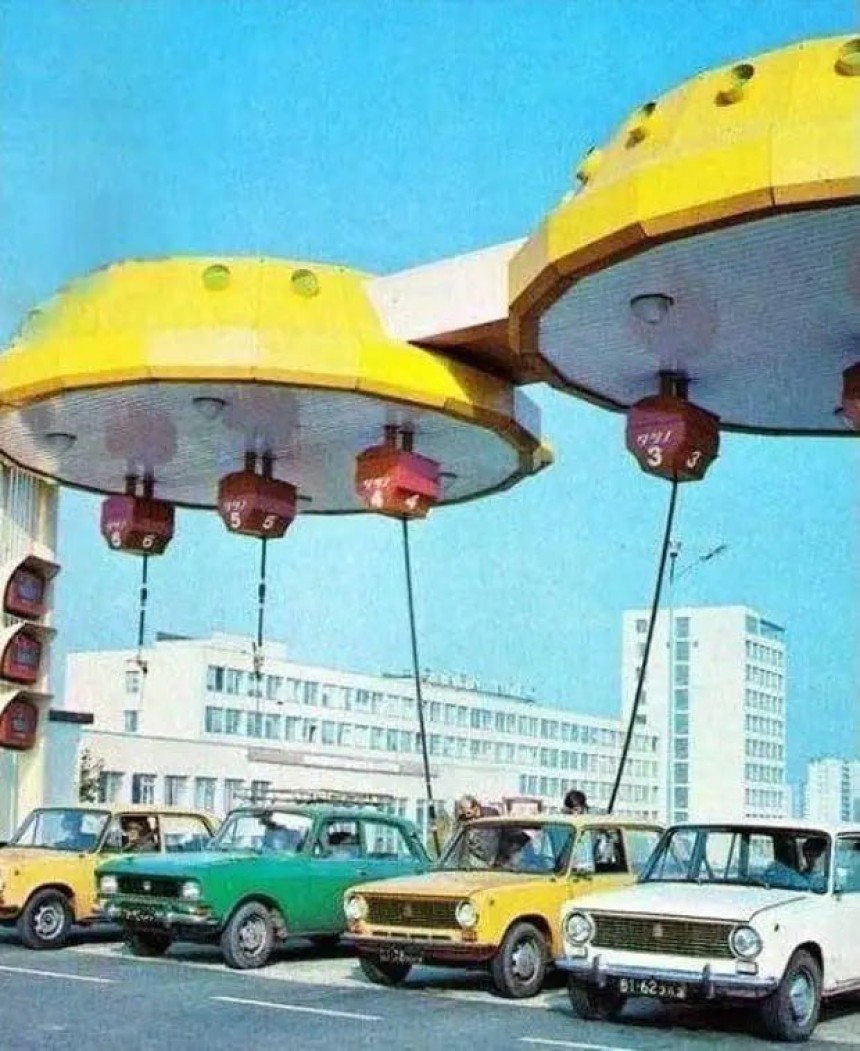 Київ. Незвичайна автозаправна станція. 1980 рік