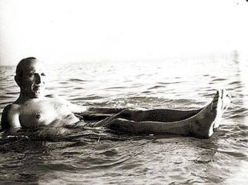 Степан Бандера відпичиває на морі 1950-ті роки