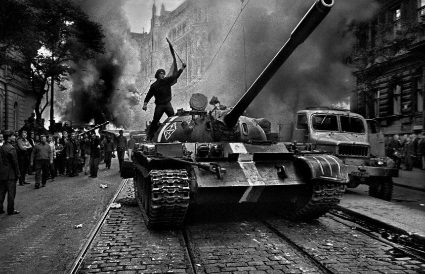 Вторгнення радянських військ у Чехословаччину для придушення «Празької весни»