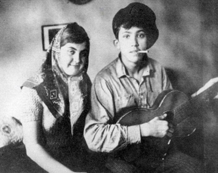 Юрий Никулин та сусідка Таня Холмогорова у 1930-х