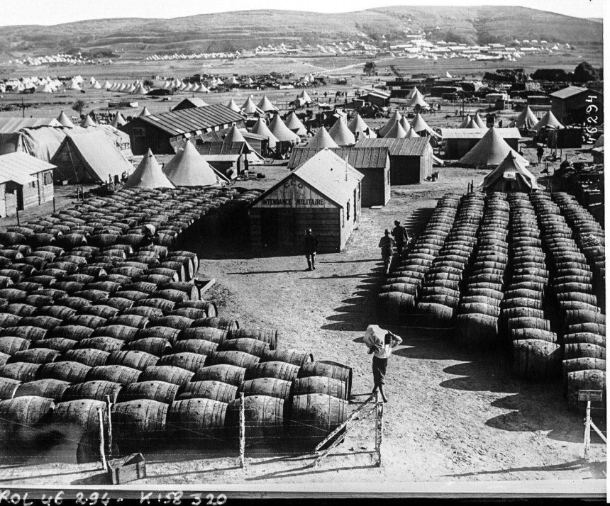 Французькі солдати на винному складі, 1915 рік, Перша світова війна