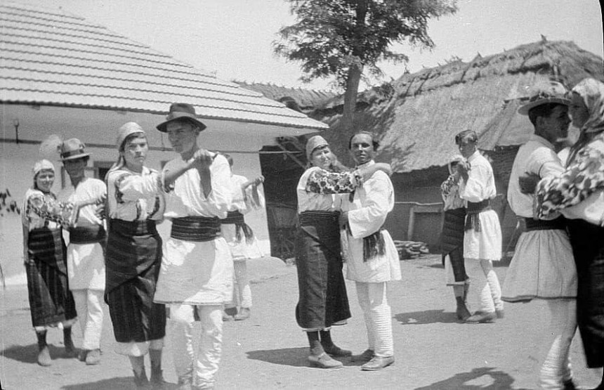 Фотографії «Козачка» у Буковині: село Вікно, 1932, Бенезеш