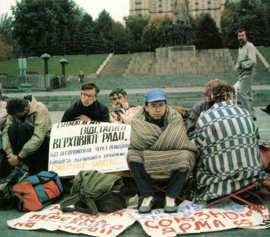 Початок політичного голодування на Майдані, 2 жовтня 1990 року