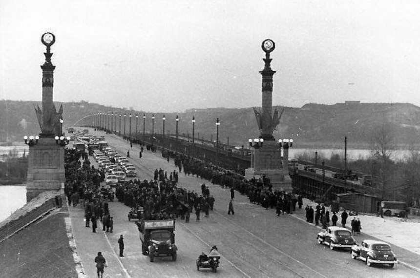 Урочисте відкриття мосту Патона: історичне фото, Київ 1953 р.